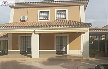 Foto Venta de casa con piscina y terraza en Montequinto (Dos Hermanas), Olivar de Quintos