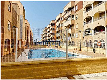 021860 Venta de piso con piscina y terraza en Urbanización de Roquetas-Las Marinas (Roquetas de Mar)