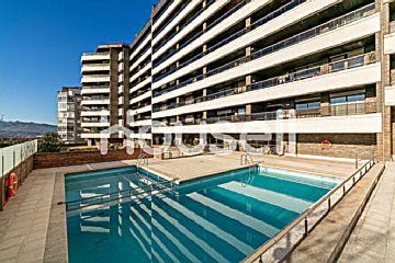  Venta de dúplex con piscina y terraza en O Castro (Vigo)