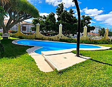 Imagen 1 Venta de casa con piscina en Vistabella (S. C. Tenerife)