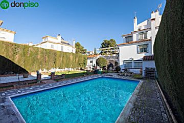 Foto Venta de casa con piscina y terraza en Peligros, Monteluz