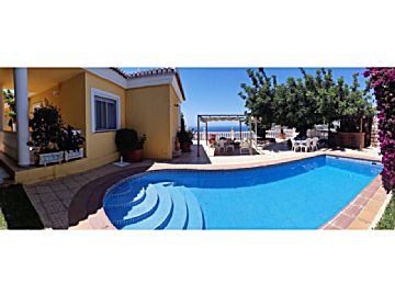 SEV004 Venta de casa con piscina y terraza en Taramay (Almuñecar)