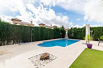 Foto Venta de casa con piscina y terraza en Huétor Vega, Huétor Vega - Los Rebites