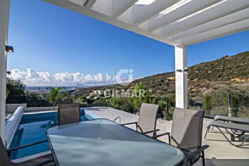 Imagen 1 Venta de casa con piscina y terraza en La Chullera (Manilva)