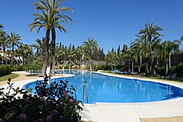 Imagen 1 Alquiler de planta baja con piscina en Nueva Andalucía (Marbella (Municipio))