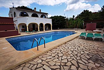 Imagen 1 Venta de casa con piscina en Benidoleig