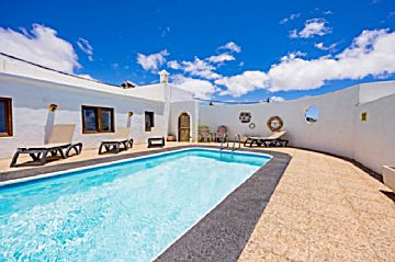Imagen 1 Venta de casa con piscina en Teguise