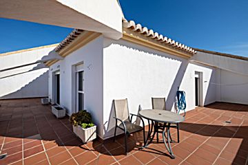 Foto Venta de ático con piscina y terraza en La Zubia , Área de Granada