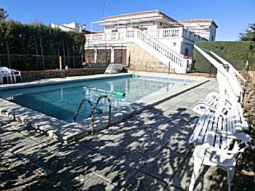 085665 Venta de casa con piscina y terraza en Nambroca