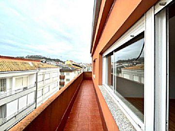 14020-2025 Venta de piso con terraza en Ribeira