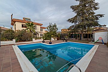 Foto Venta de casa con piscina y terraza en Gójar, Los cerezos