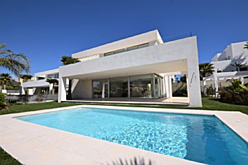Imagen 1 Venta de casa con piscina en Las Chapas (Marbella (Municipio))