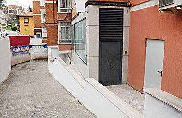 Imagen 1 Venta de garaje en Valdezarza (Madrid)