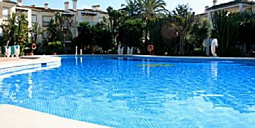Foto Venta de piso con piscina y terraza en Estepona, 1ª linea playa