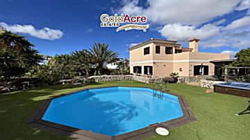 Imagen 1 Venta de casa con piscina en La Oliva 