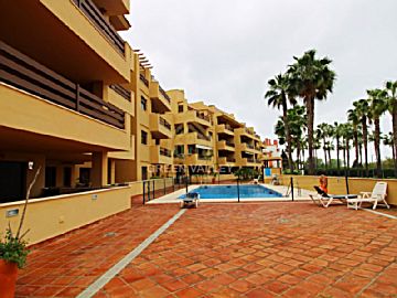 Foto 1 Venta de piso con piscina en Puerto Sotogrande-La Marina (San Roque), Marina Sotogrande