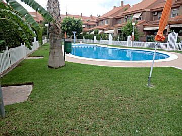 Foto Venta de casa con piscina y terraza en Los Angeles (Alicante), Tombola