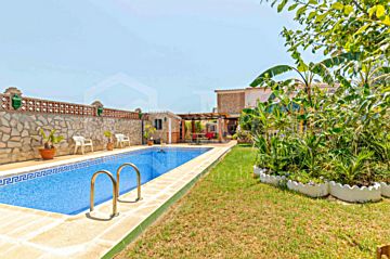 Imagen 1 Venta de casa con piscina en Caleta de Velez (Vélez-Málaga (Municipio))