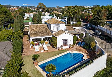 Imagen 1 Venta de casa con piscina en Las Chapas (Marbella (Municipio))