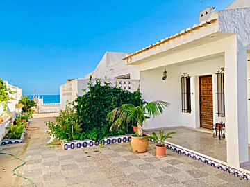 Foto Venta de casa con terraza en Guardamar del Segura, Playa de la Roqueta