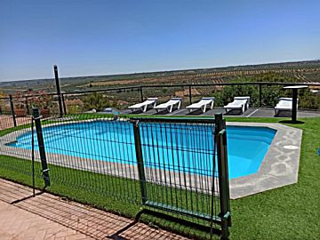 Foto Venta de casa con piscina y terraza en Pozo Alcón, Sierra de cazorla