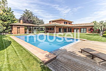  Venta de casas/chalet con piscina y terraza en Canovelles