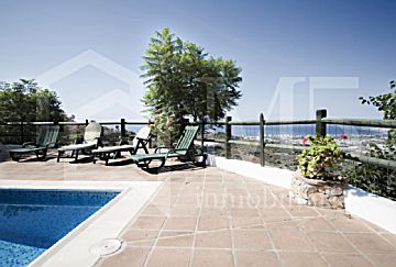 Imagen 1 Venta de casa con piscina en Camino Algarrobo - Las arenas (Vélez-Málaga (Municipio))