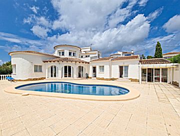 Imagen 1 Venta de casa con piscina y terraza en Moraira (Teulada)