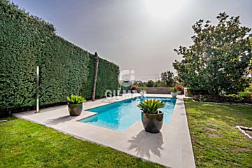 Imagen 1 Venta de casa con piscina en Rosas (Madrid)