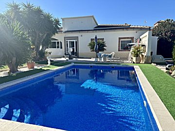 Imagen 1 Venta de casa con piscina en La Marina-El Pinet (Elche (Elx))