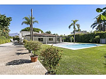 3219885 Venta de casa con piscina y terraza en Guadalmina (Marbella (Municipio))