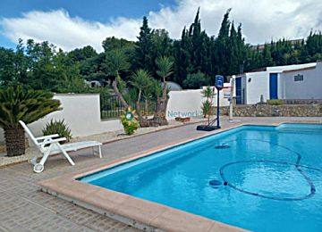 Foto Venta de casa con piscina y terraza en Ontinyent, El Pilar