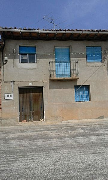 foto fachada pueblo.jpg Venta de casa en Fuentearmegil