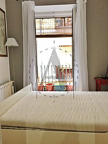 Imagen 1 Alquiler de piso en Cortes (Madrid)