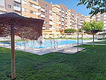 Imagen 1 Venta de piso con piscina en Gran Bulevar (Jaén)