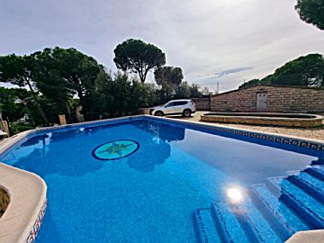 Foto Venta de casa con piscina y terraza en Urbanitzacions del Nord (Lloret de Mar), Los pinares