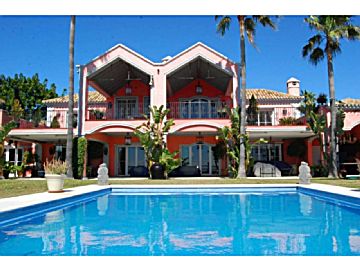 031062 Venta de casa con piscina y terraza en Estepona, Guadalmina Baja