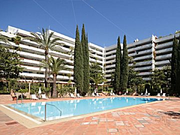 Imagen 1 Venta de piso con piscina en Las Chapas (Marbella (Municipio))