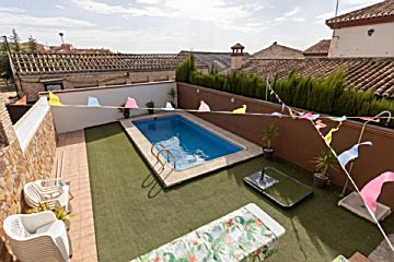 Foto Venta de casa con piscina en La Zubia , Área de Granada