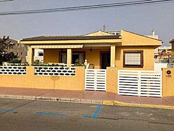 Foto Venta de casa con piscina y terraza en Guardamar del Segura, Guardamar Playa