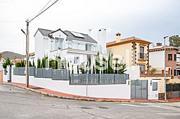  Venta de casas/chalet con piscina y terraza en Fuente Alegre (Málaga)