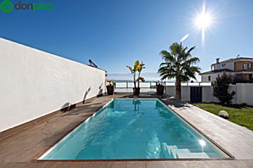Foto Venta de casa con piscina y terraza en Albolote, Urb. santa elvira