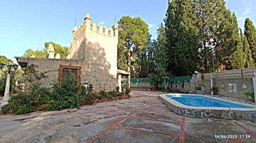 Foto Venta de casa con piscina y terraza en Godelleta, Urb paridera
