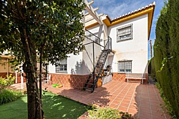 Foto Venta de casa con terraza en La Cruz (Granada), Granada