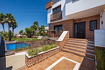 Foto Venta de casa con piscina y terraza en Huétor Vega, HUETOR - VEGA