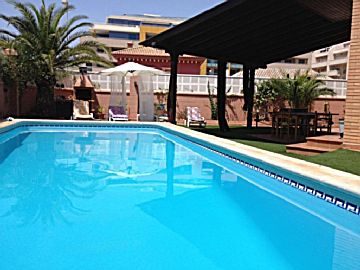 Foto Venta de casa con piscina y terraza en Roquetas de Mar, Las salinas