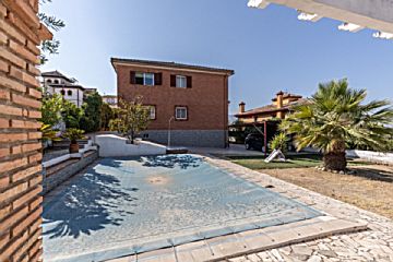 Foto Venta de casa con piscina en Huétor Vega, LOS REBITES