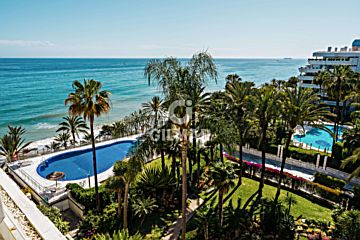 Imagen 1 Venta de piso con piscina en Playa de la Fontanilla (Marbella (Municipio))