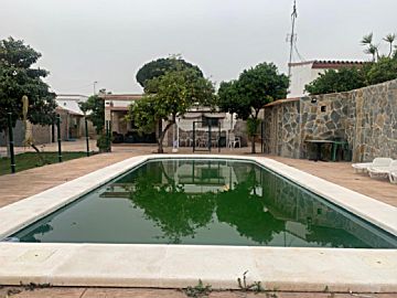 Foto Venta de casa con piscina en Chiclana de la Frontera, Marquesado
