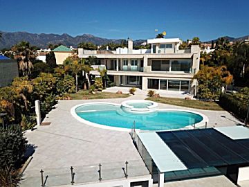 Foto Venta de casa con piscina y terraza en Los Monteros (Marbella (Municipio)), Los Monteros - Costa